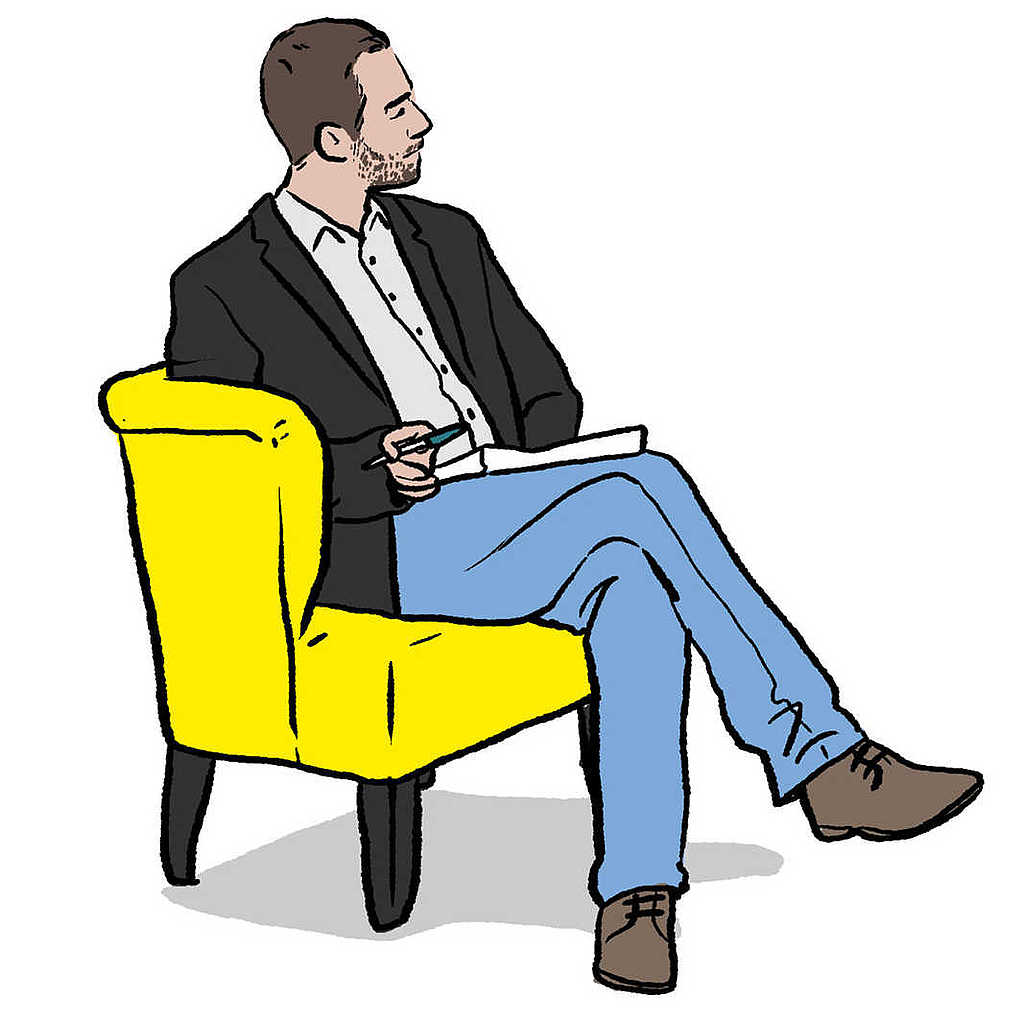 Illustration eines Gesprächs zwischen drei Personen. Links sitzt ein Mann mit Notizblock auf einem gelben Sessel. Gegenüber sitzen auf einem weiteren gelben Zweisitzer ein älterer Mann mit Stock und Mütze sowie eine junge Frau mit langen Locken und Brille. Die Szene wirkt wie ein Interview.